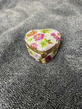 Cottagecore Vintage Floral Heart Trinket Box with Gold Trim